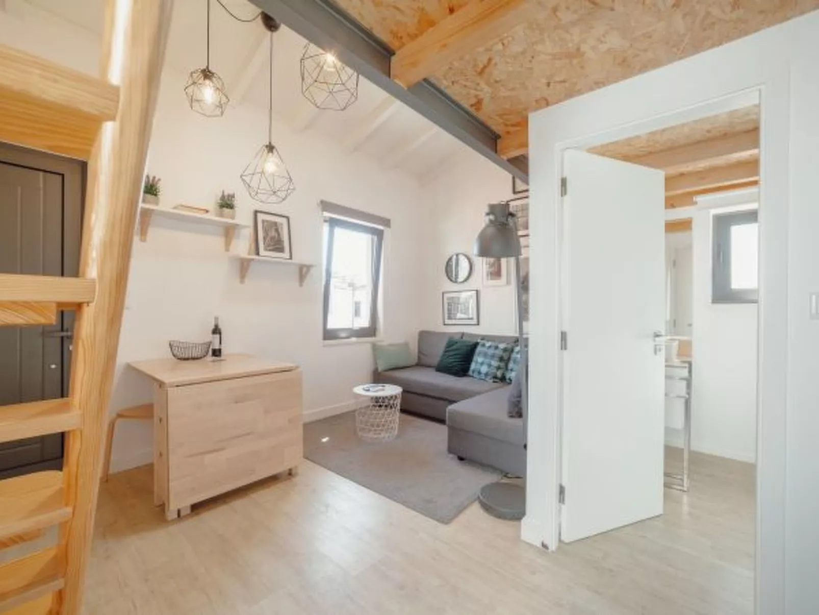 MEZZANINE STYLISH APARTMENT U by VACATIONY - Inside