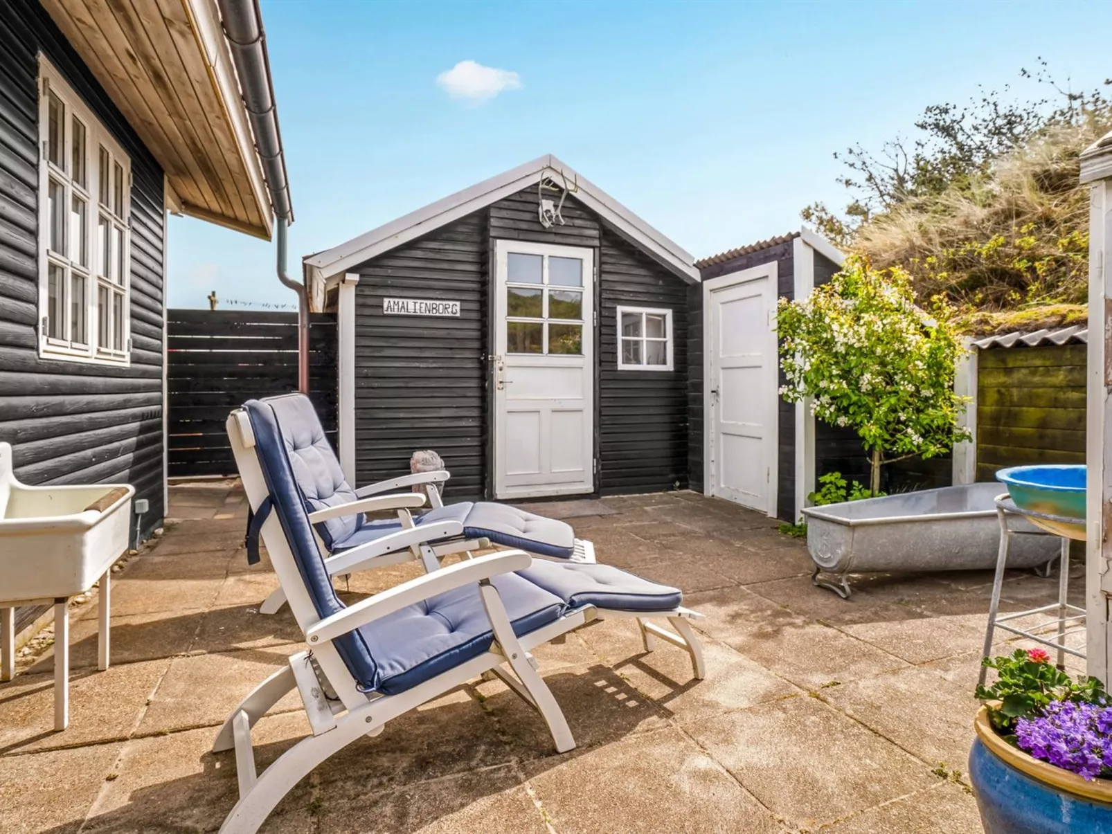 "Katri" - 500m from the sea - Outside