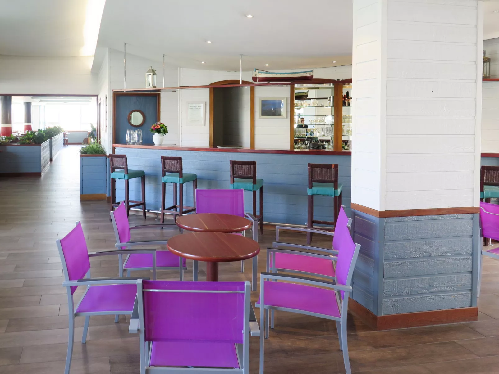 Le Grand Large - Inside