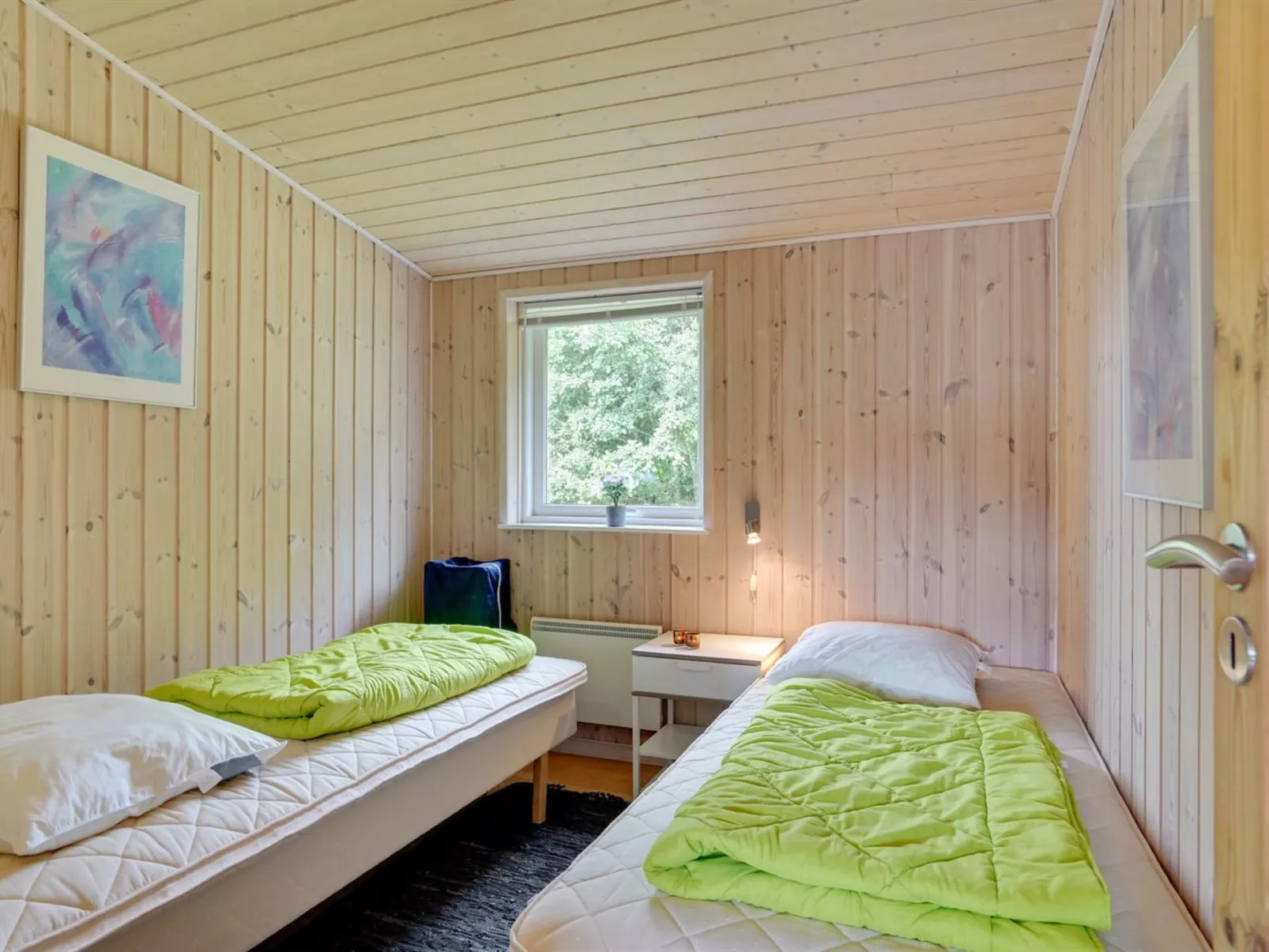 "Alvi" - 400m to the fjord - Drinnen