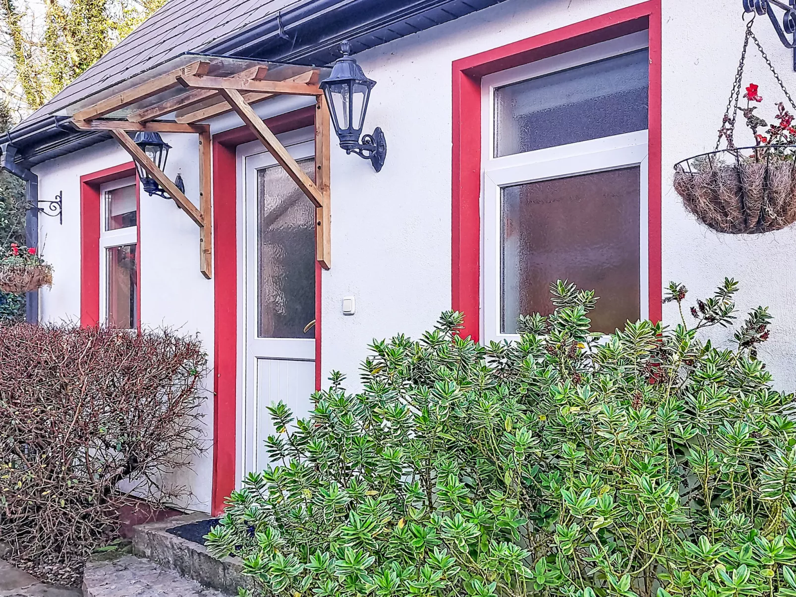 Eagle Nest - Outside