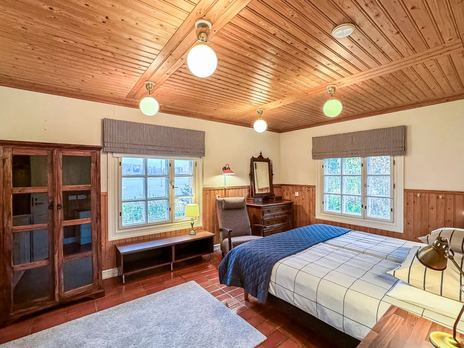 Peltosirkku - Inside