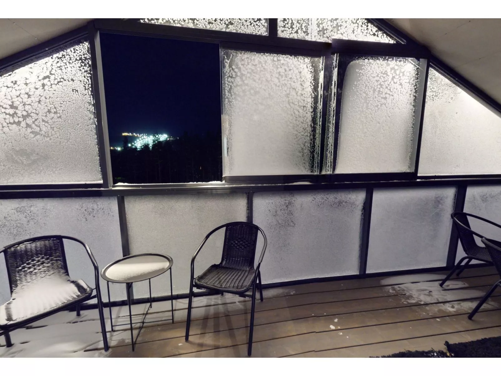 Röllimetsä d 11 - Drinnen