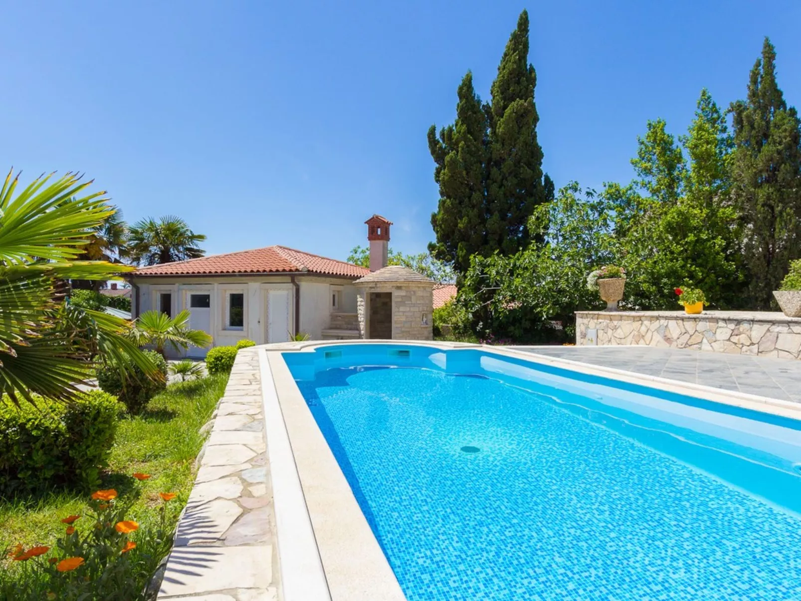 House Vjera - Draußen