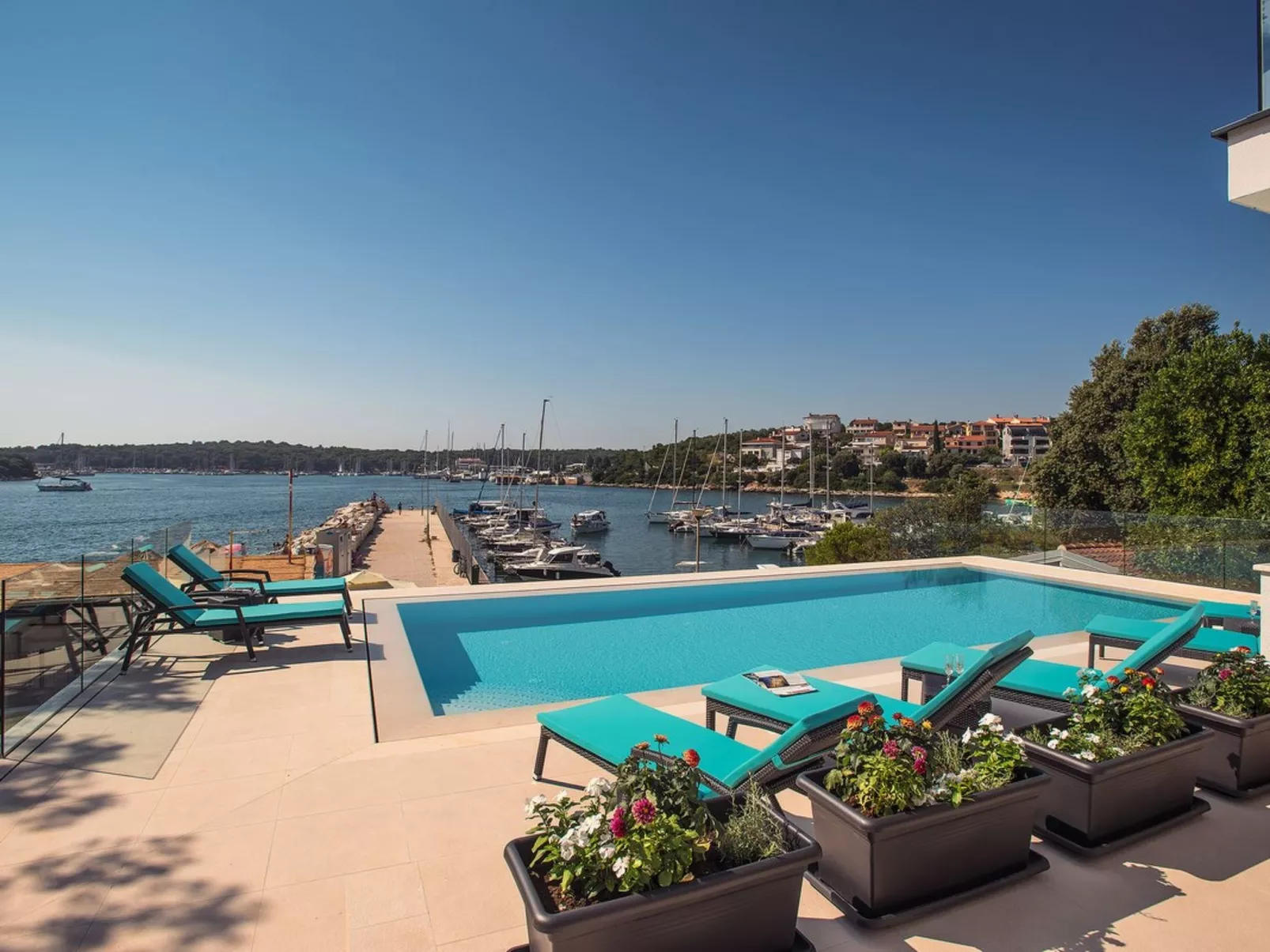 Villa Sail - Outside