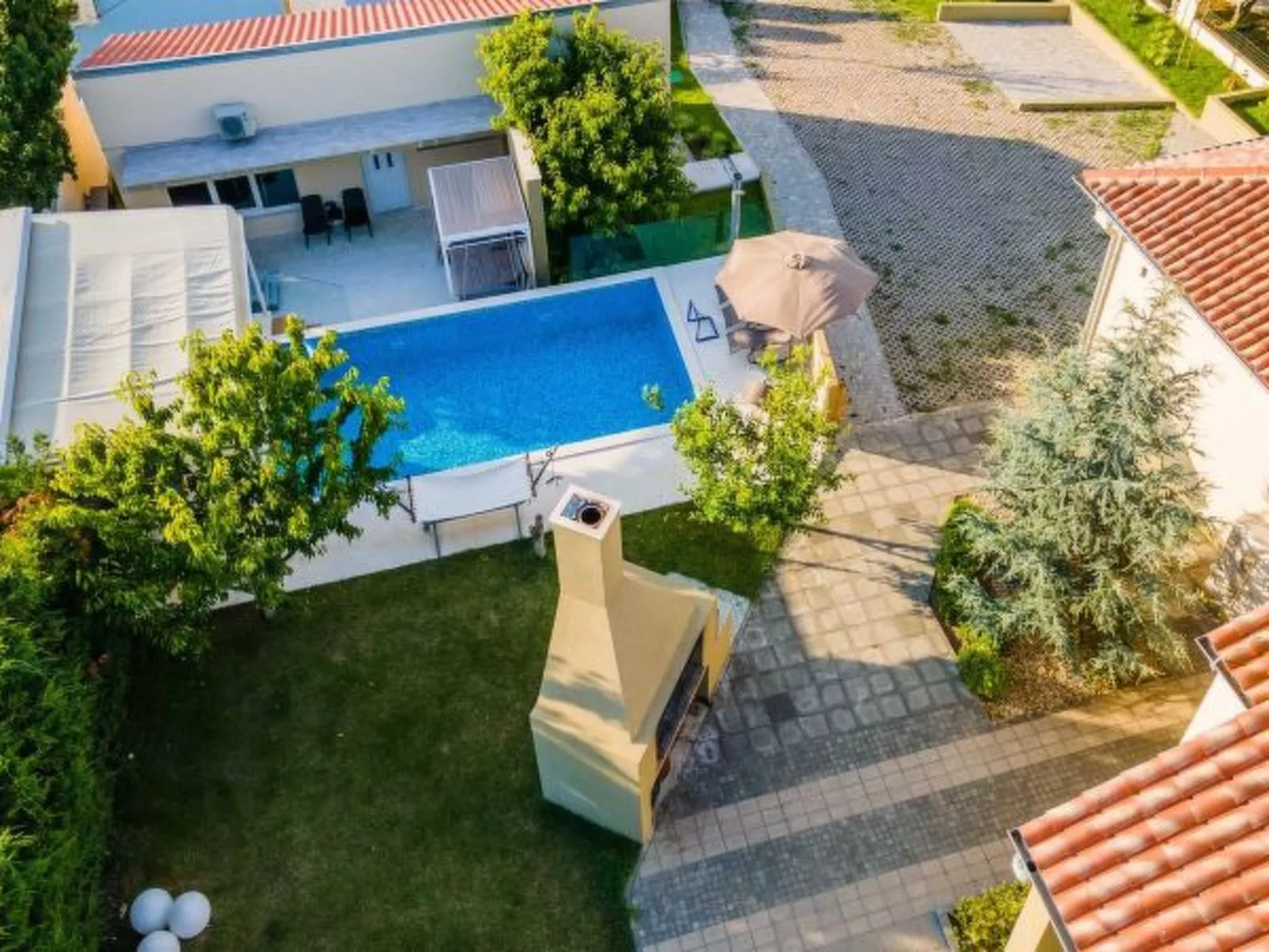 Great Villa Field Hills with sauna and jacuzzi - Image-tags.info