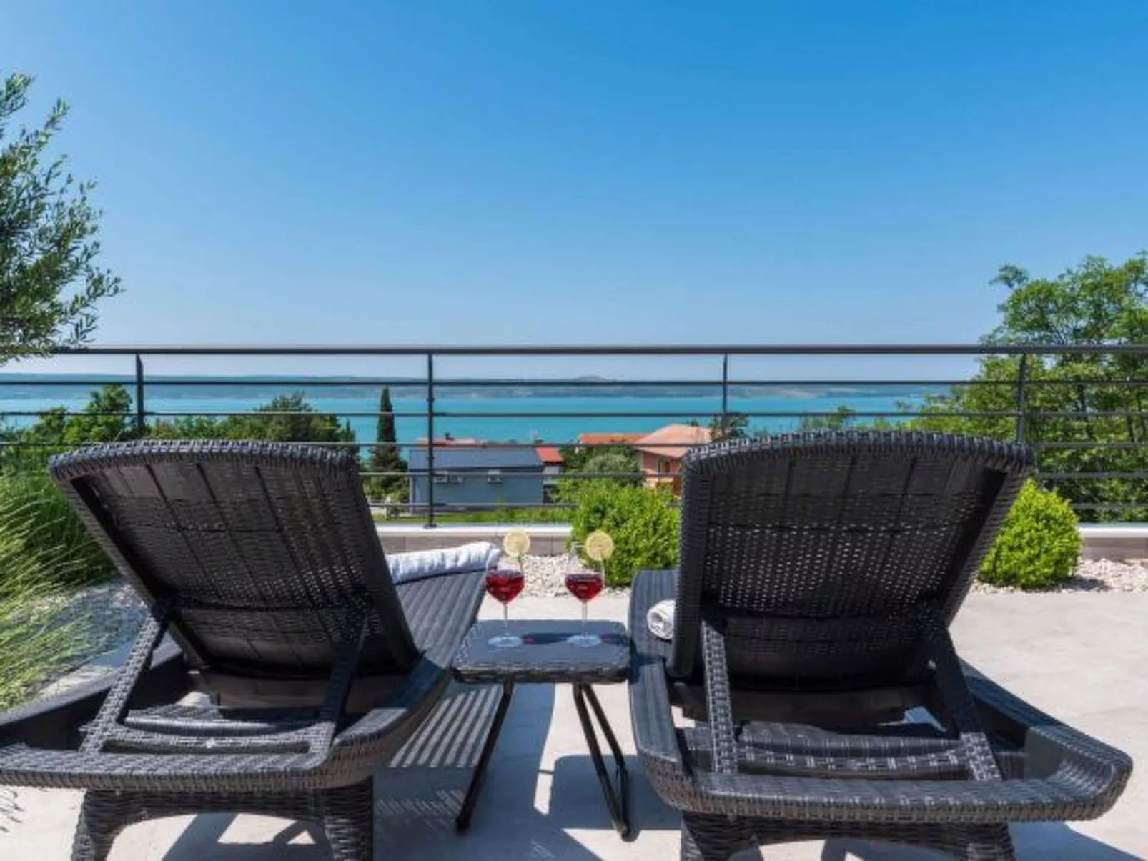 Villa Royal Hill with pool - Image-tags.info