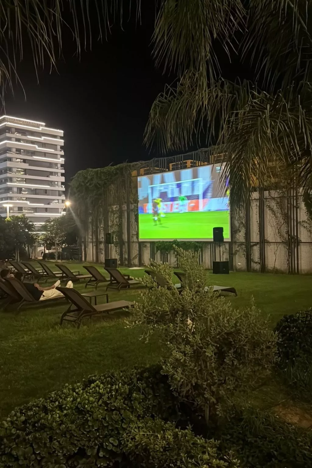 Grand Sapphire 777 - Draußen