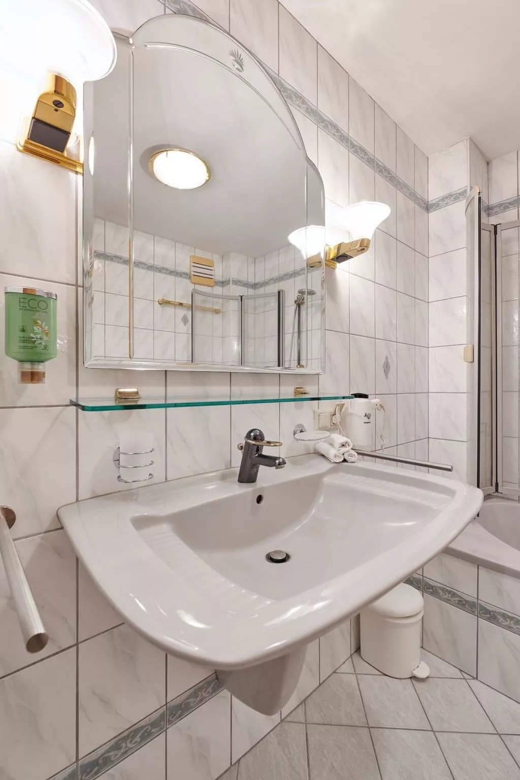 DAS BURGENNEST - Drinnen