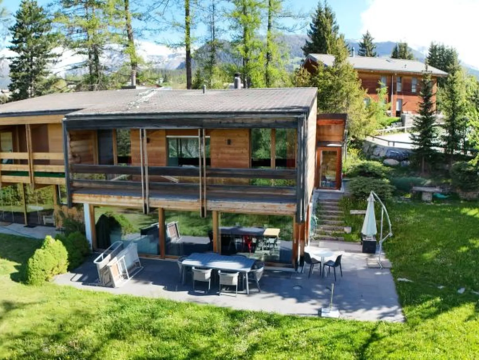 Crans Montana sous les Etoiles - Outside