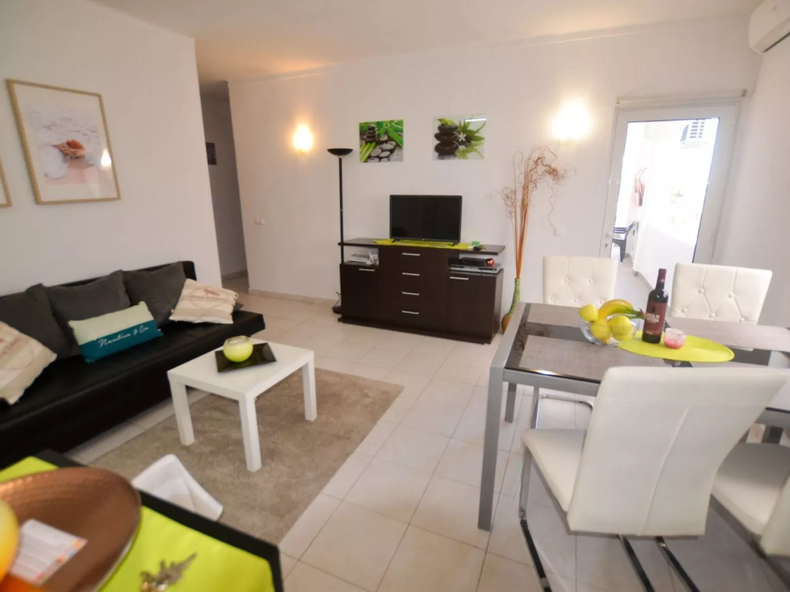 Wohnung mit Blick auf das Wasser - Inside