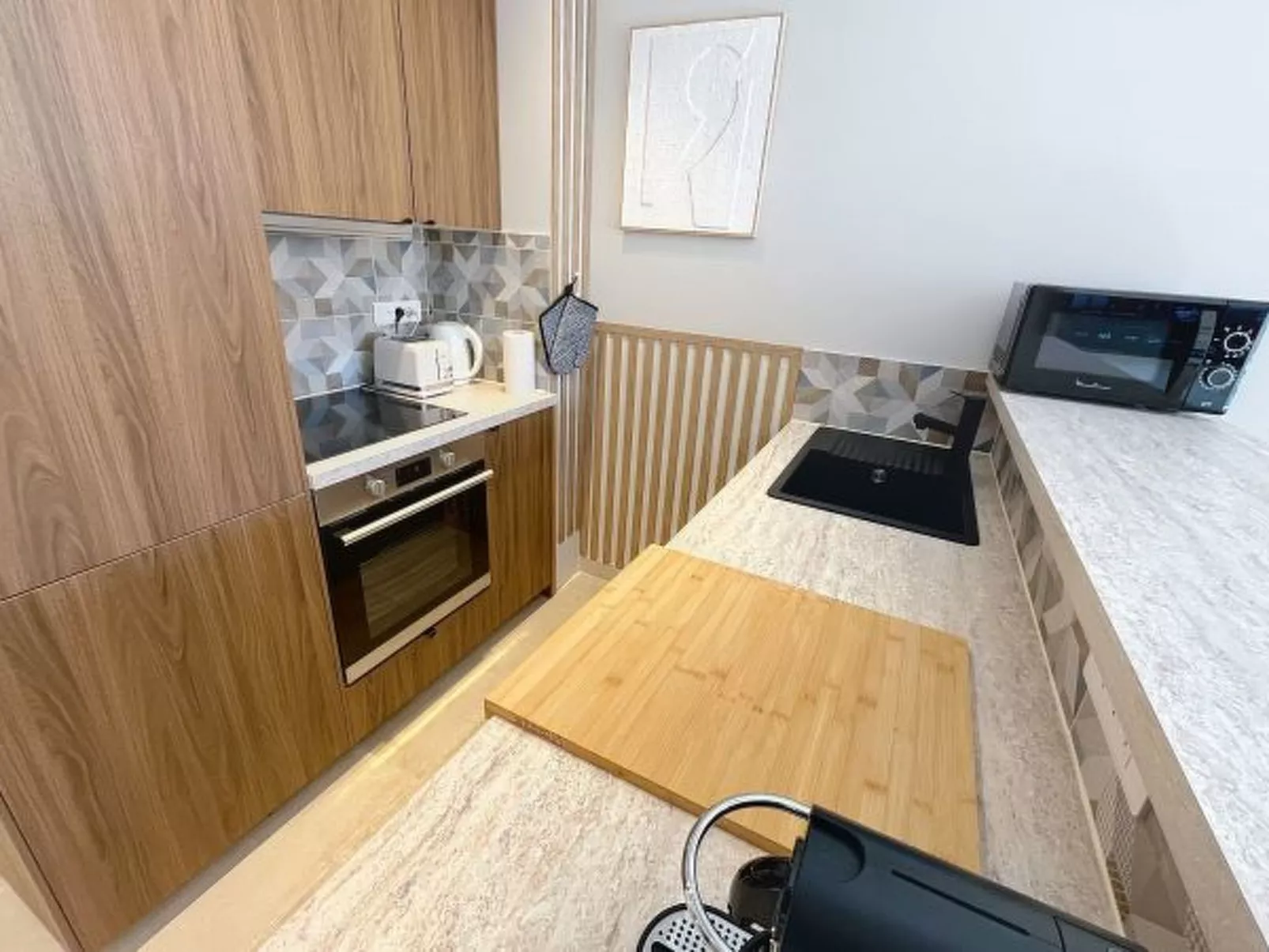 Lovely 1 bedroom Pasteur  246 - Image-tags.info