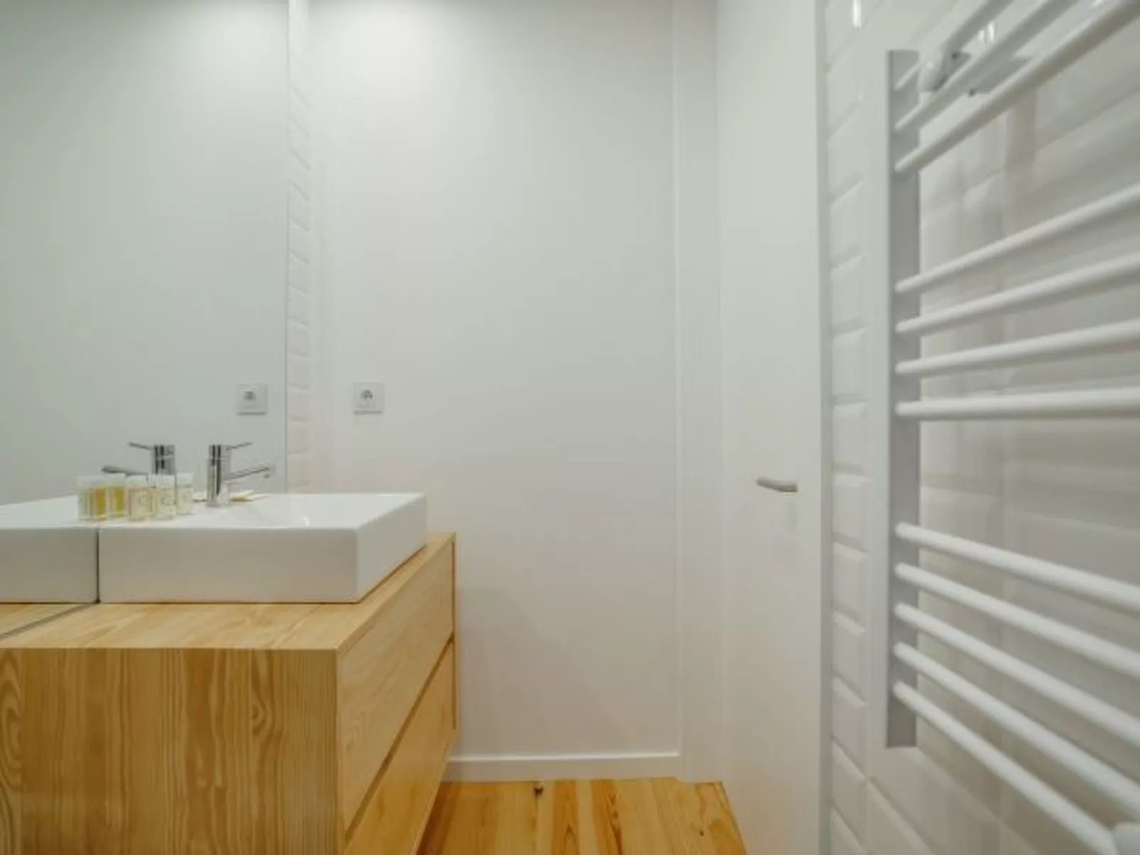 COURTYARD OPORTO DESIGN APARTMENT E - Inside