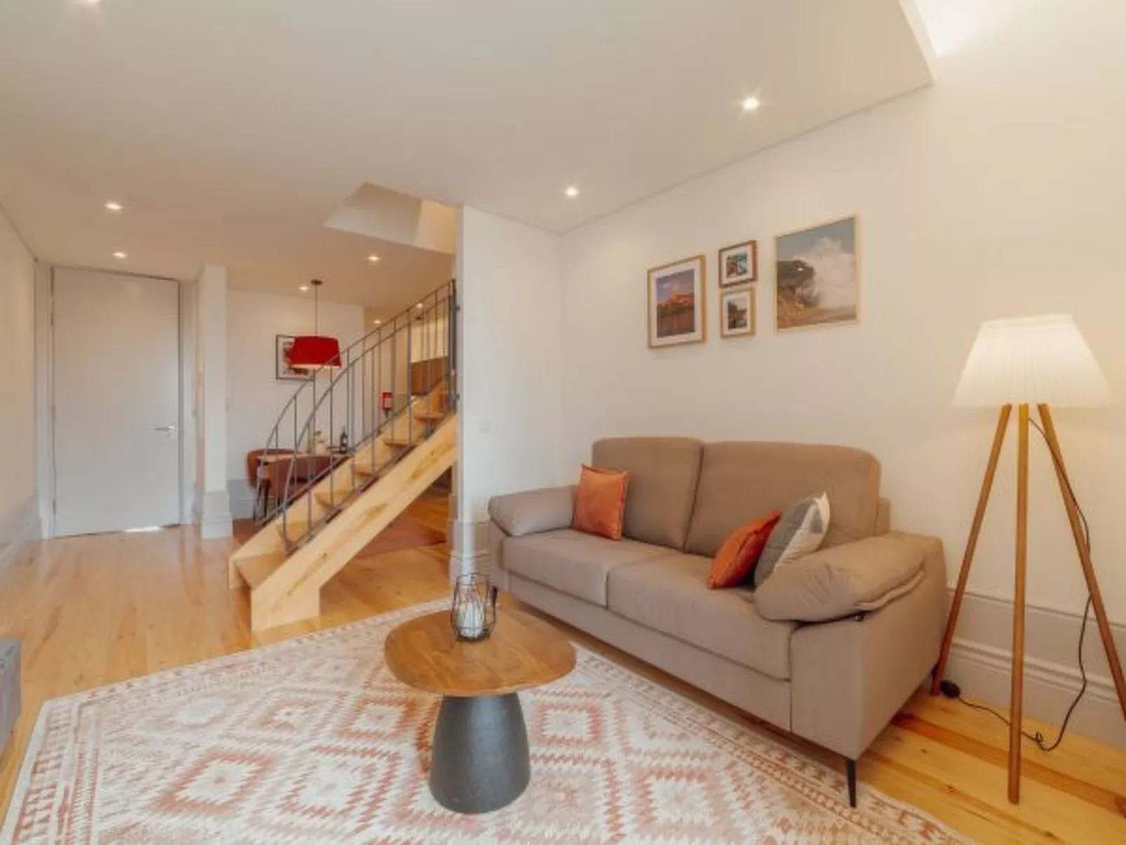 HEART OF PORTO APARTMENT F DUPLEX by VACATIONY - Inside