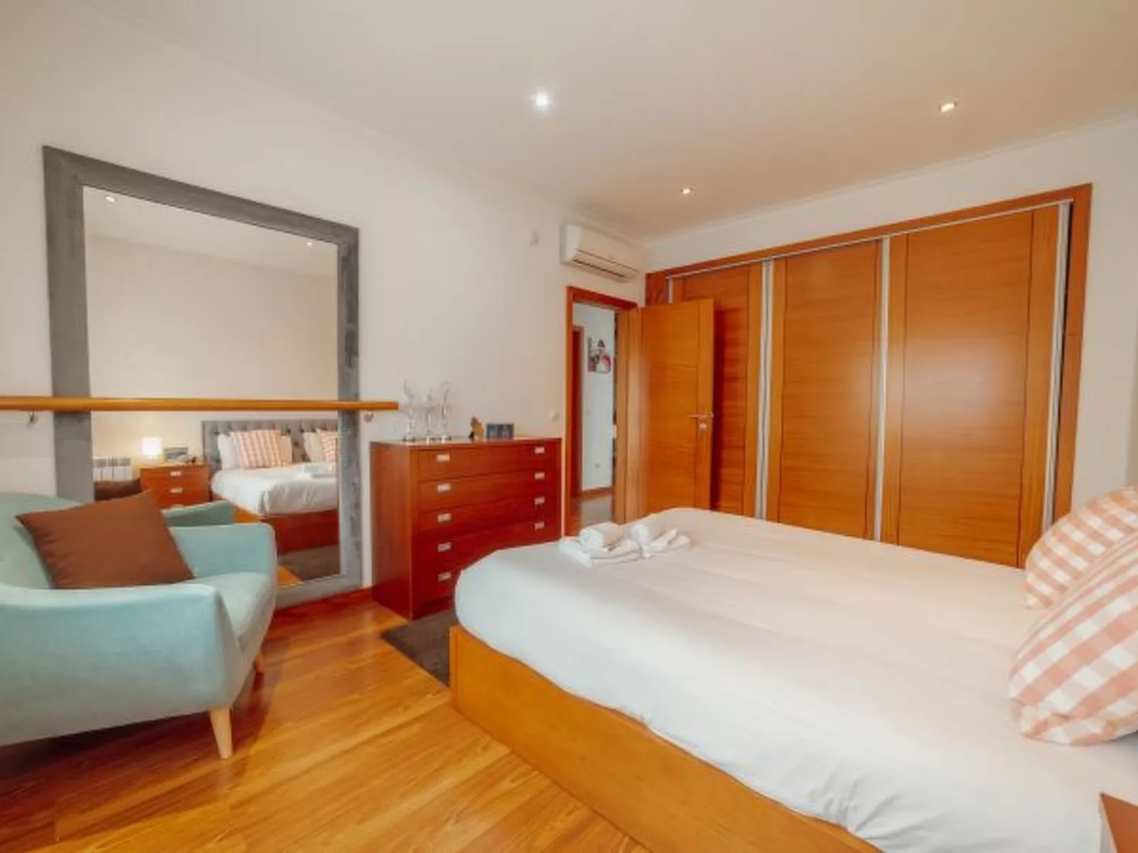 POOL & CINEMA VILLA by VACATIONY - Inside