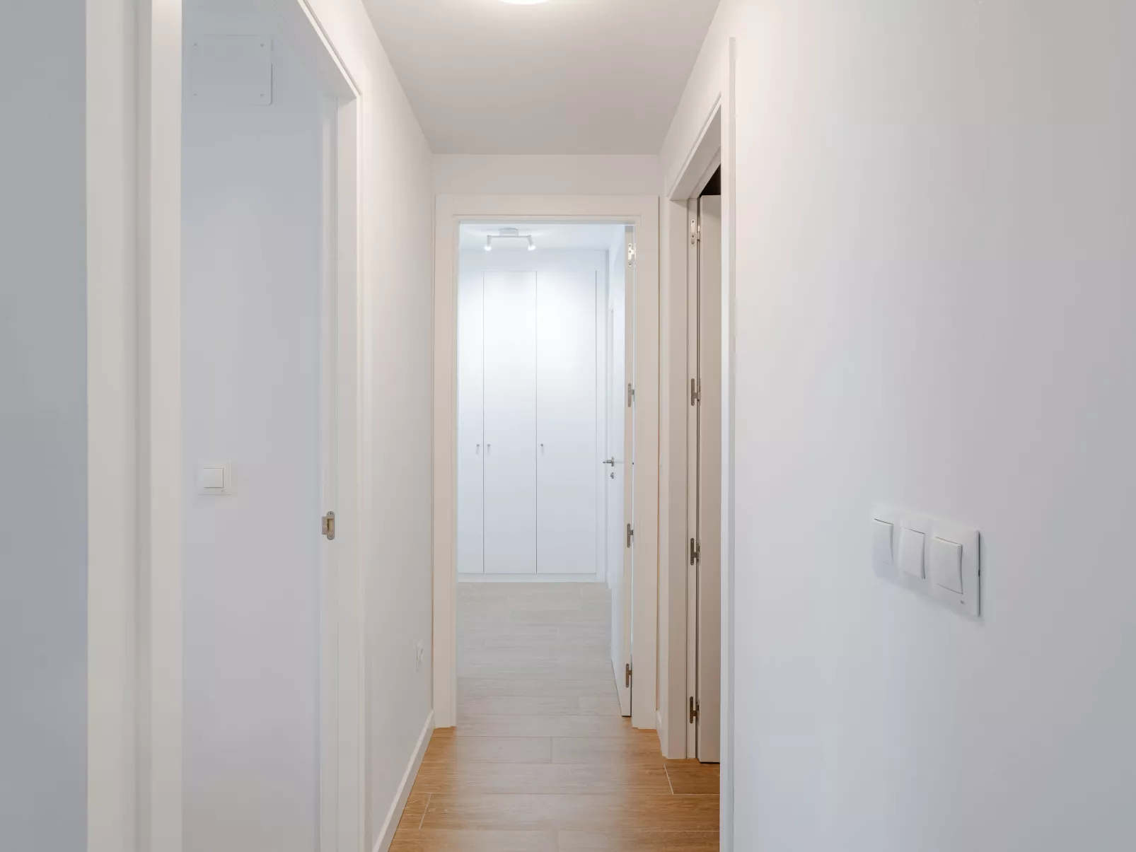 Marina Real III - Inside