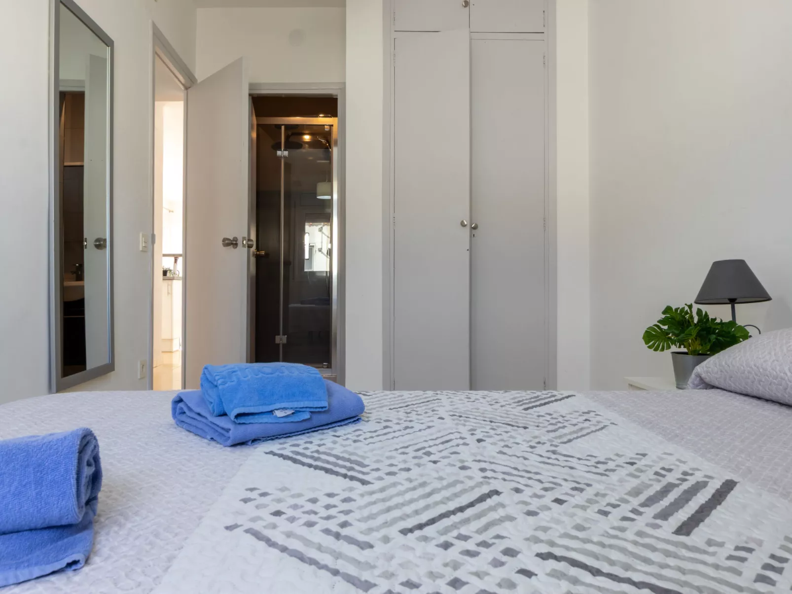 Higini Angles - Inside