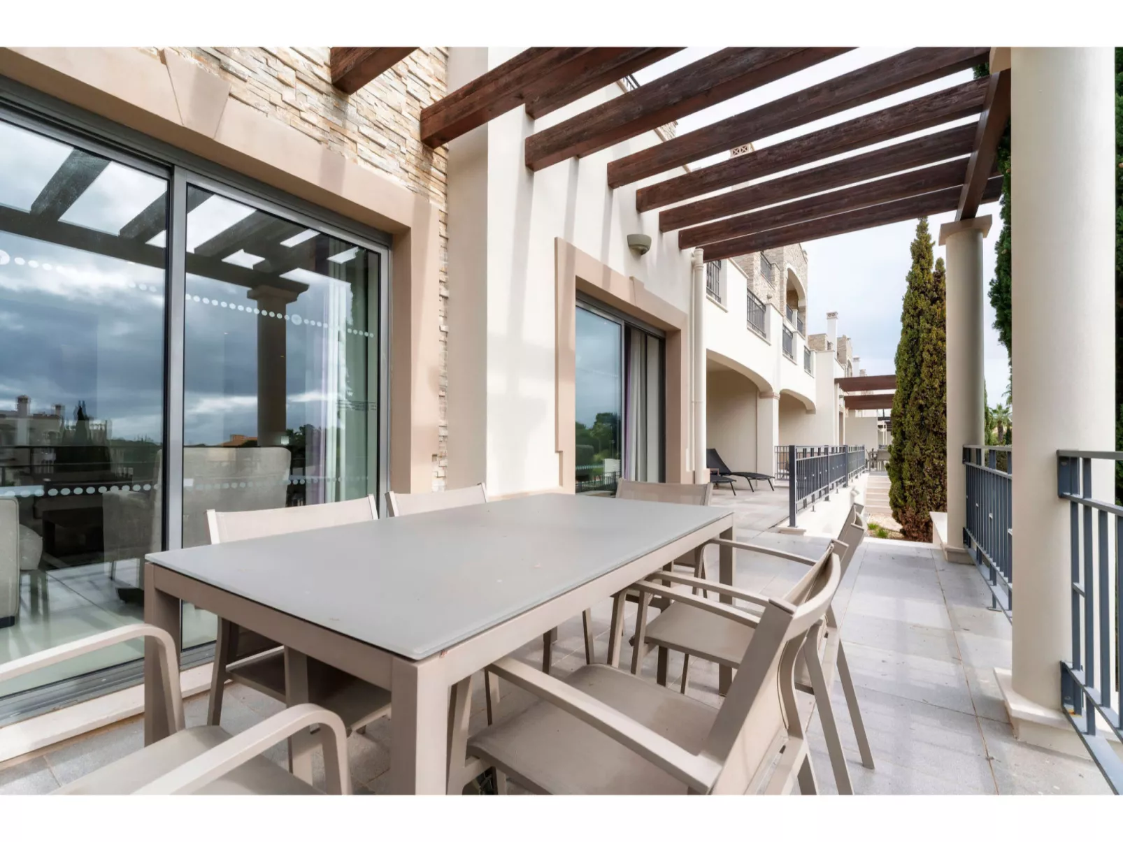 Pine Hills - Outside