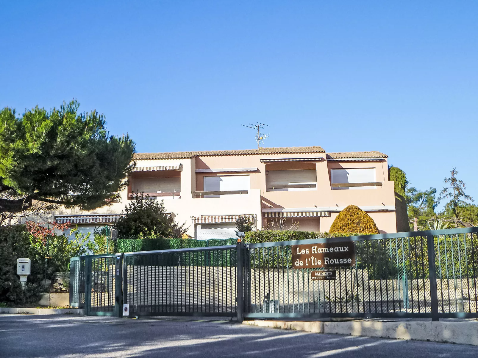 Les Hameaux de l'Ile Rousse - Draußen