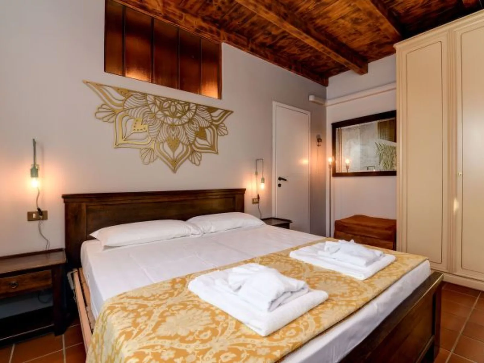 Desenzanoloft Swarovski & Pool - Image-tags.info