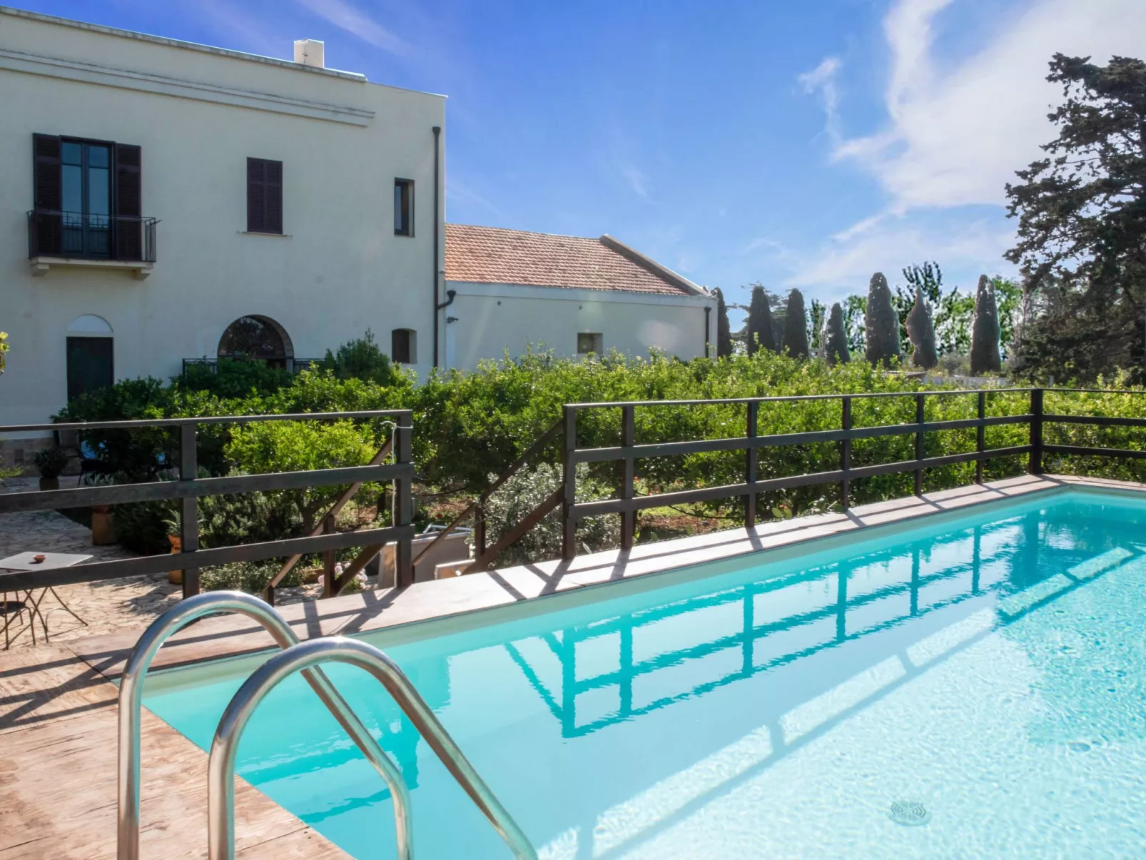 Anwesen mit Privatparkplatz - Draußen