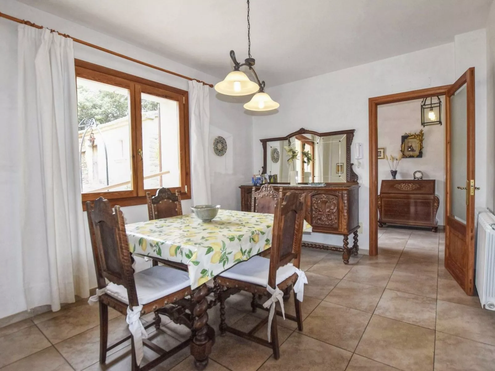 Schönes Landhaus mit Panoramablick auf die Berge - Dedans