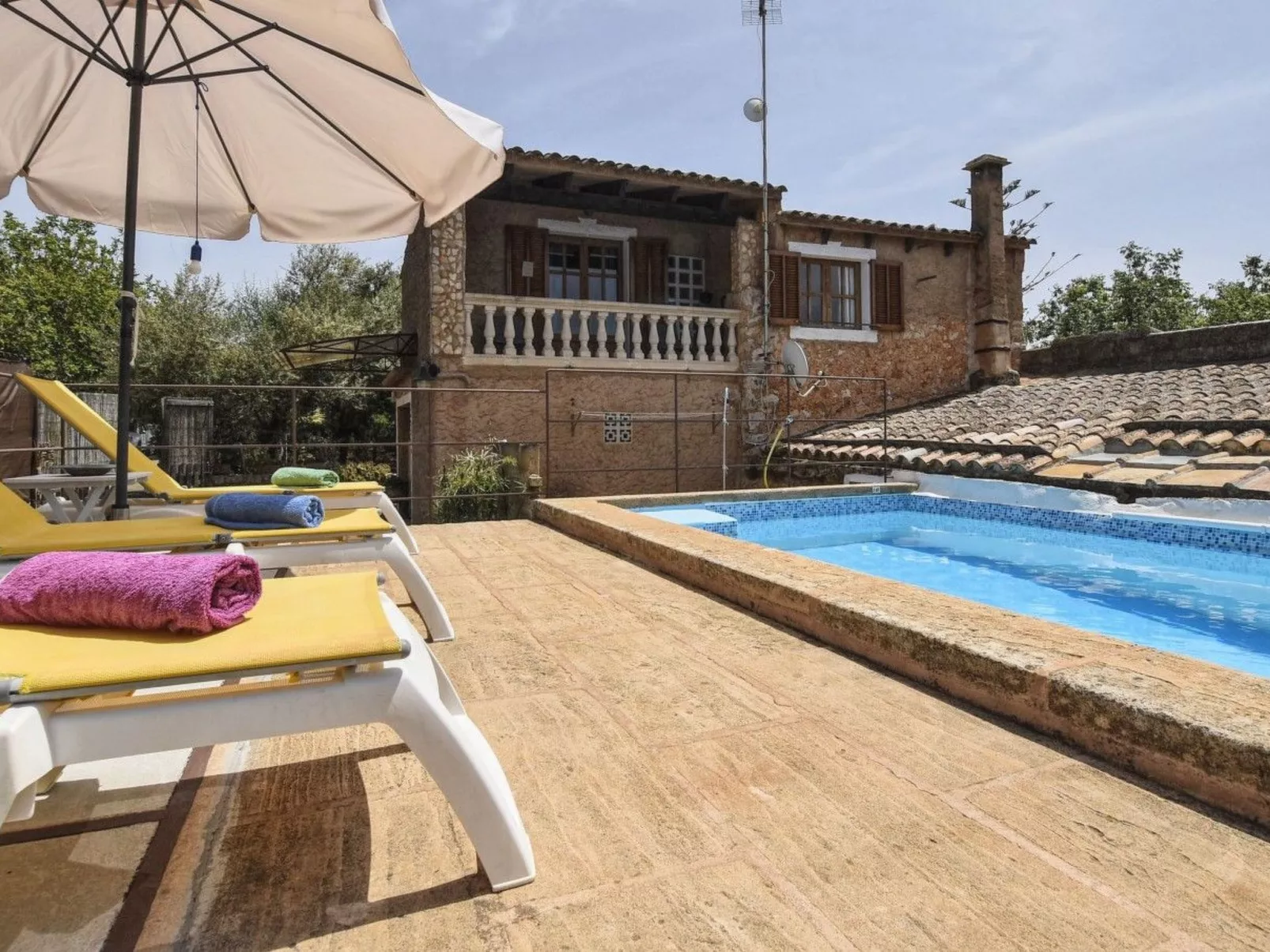 MONTSERRAT  ( SON PERETO ) - Draußen