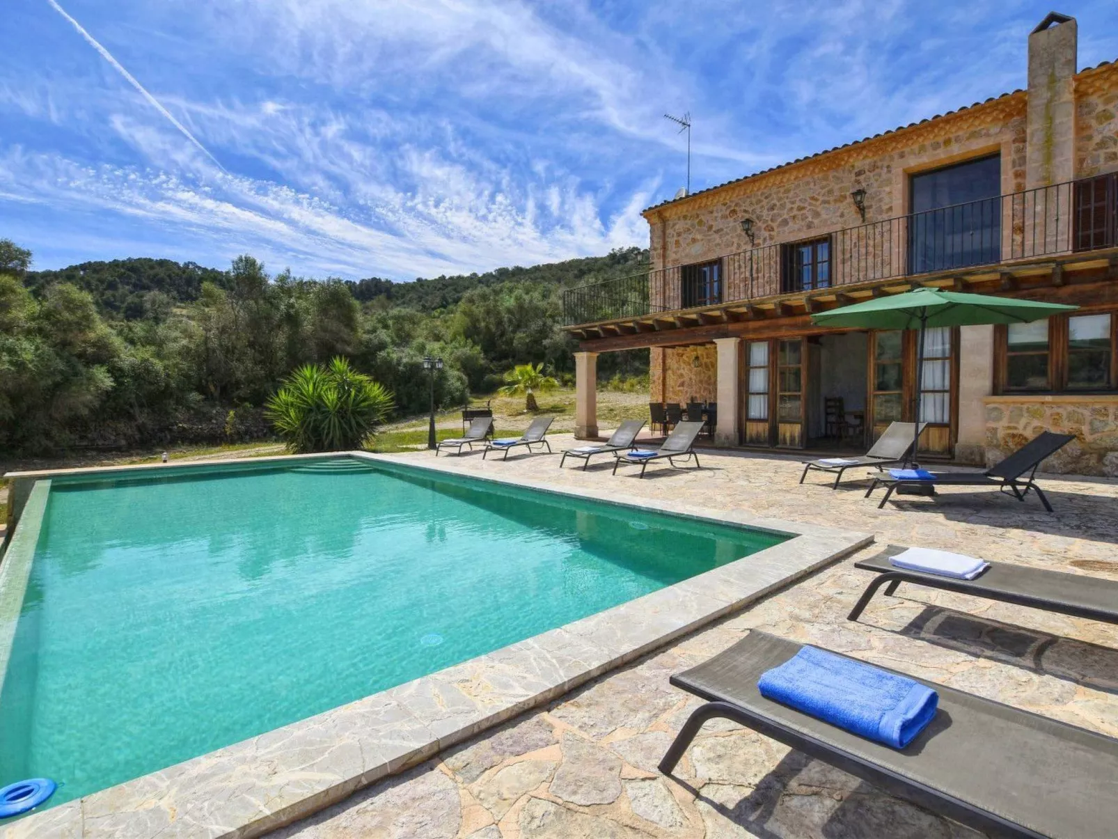 Ferienvilla mit Garten, Grill und Terrasse - Draußen