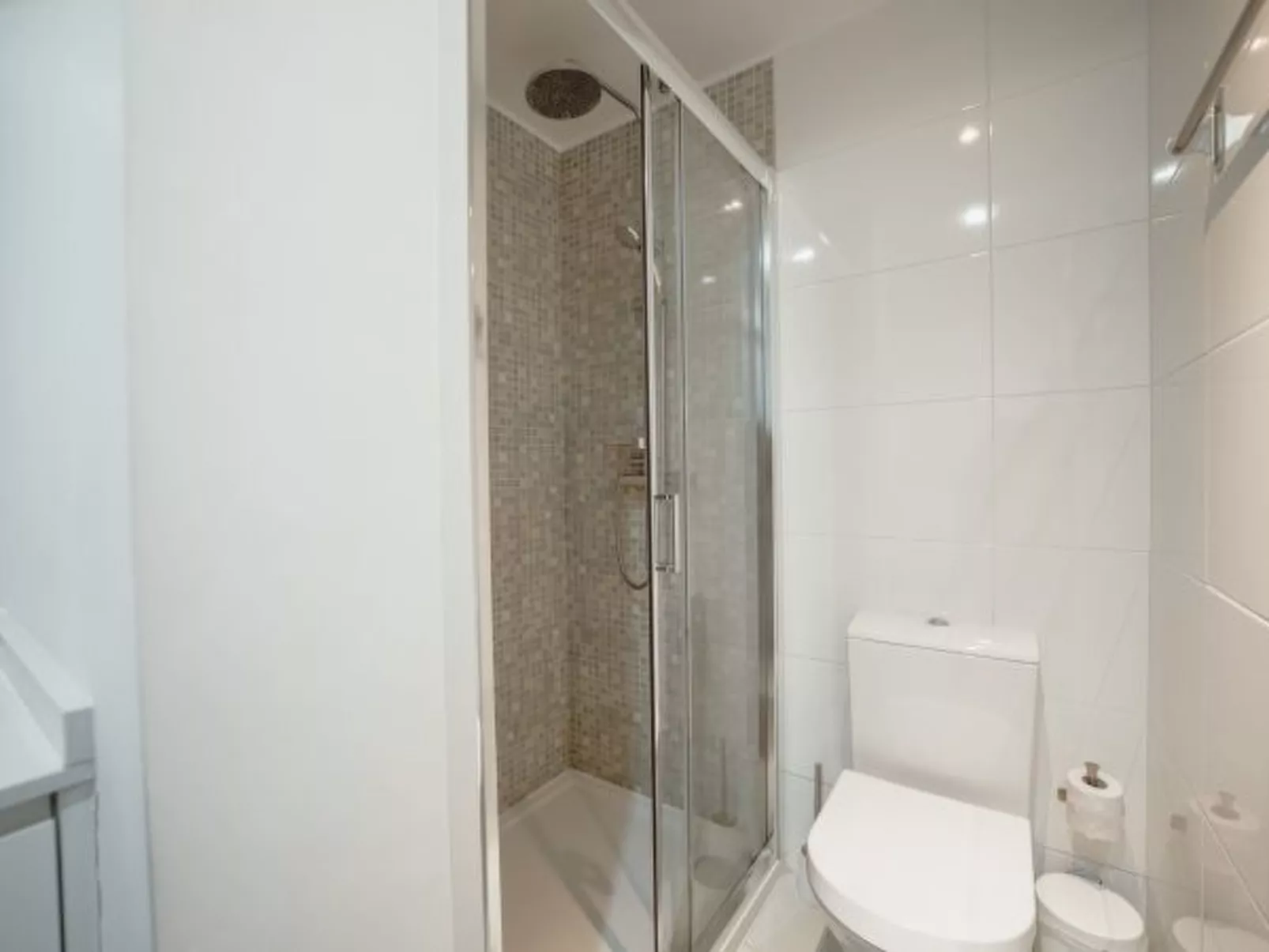 DOWNTOWN STYLISH APARTMENT & GARAGE by VACATIONY - Dedans