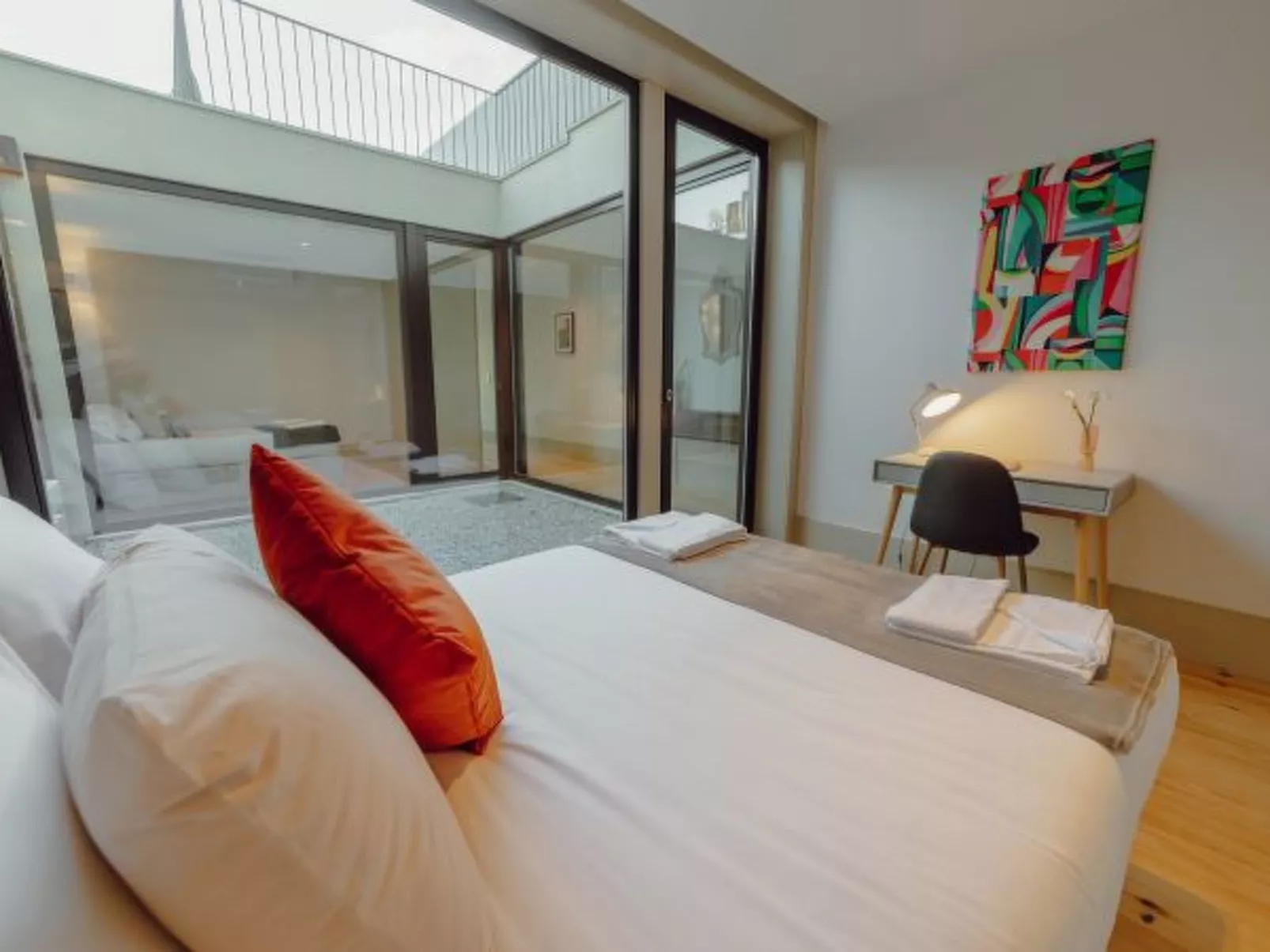 LEGACY OPORTO PREMIUM APARTMENT B by VACATIONY - Inside