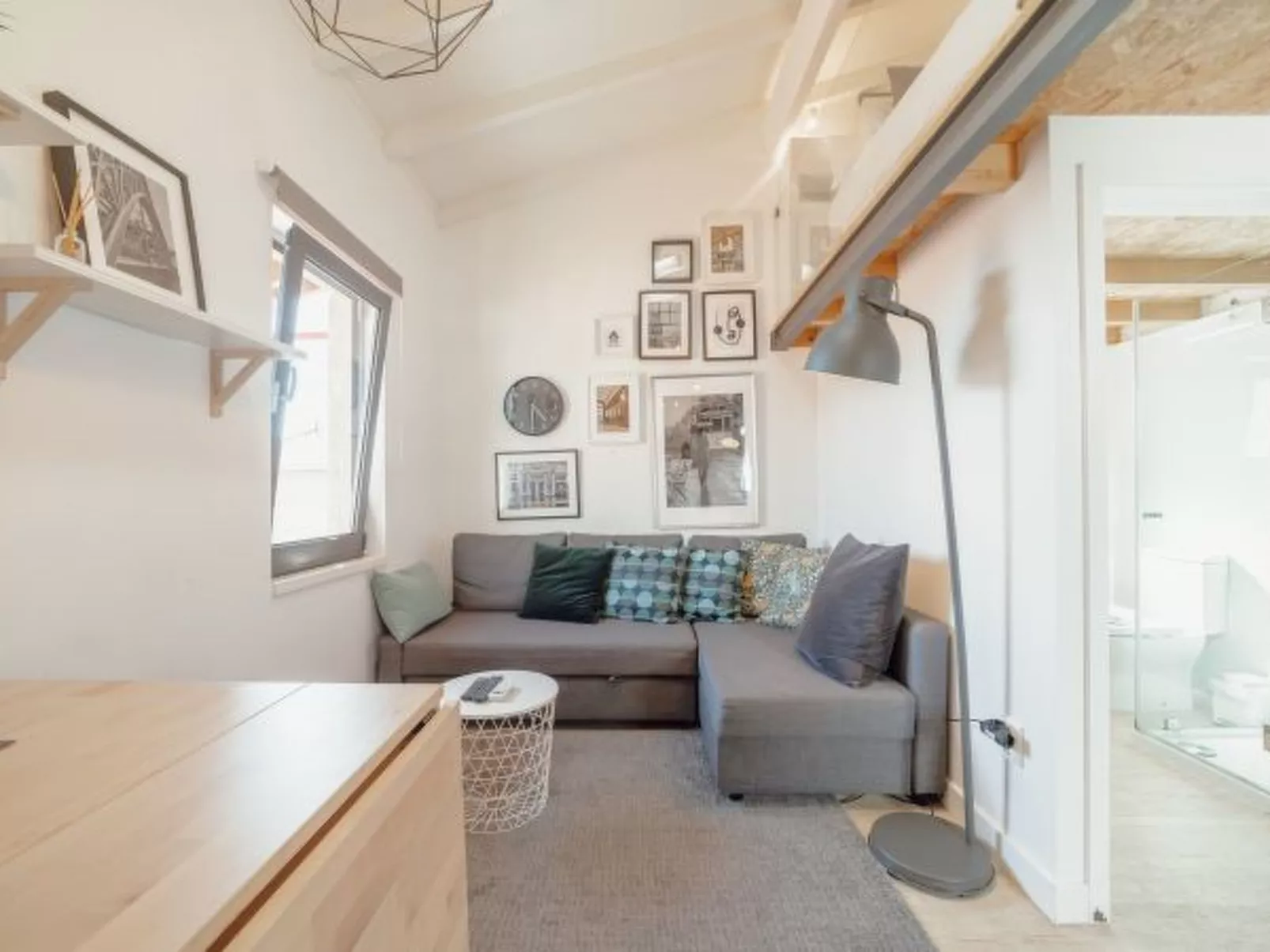 MEZZANINE STYLISH APARTMENT U by VACATIONY - Inside