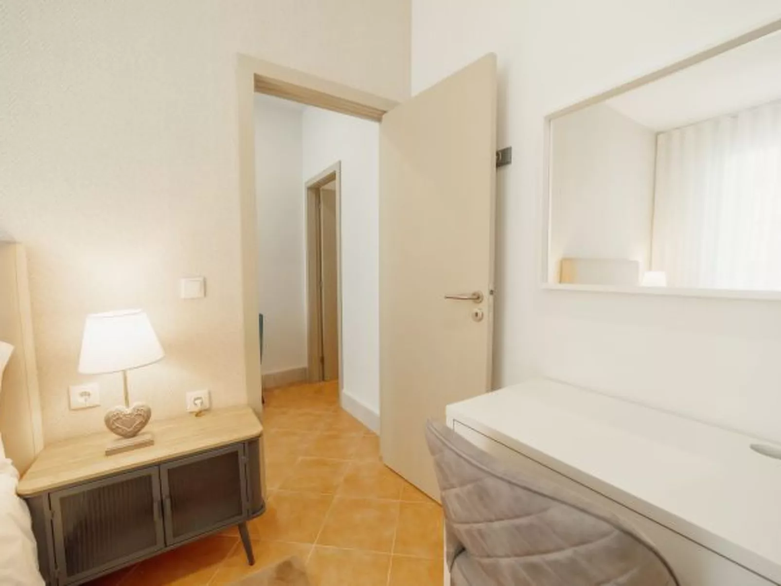 CITY CENTER COMFORT APARTMENT A by VACATIONY - Inside