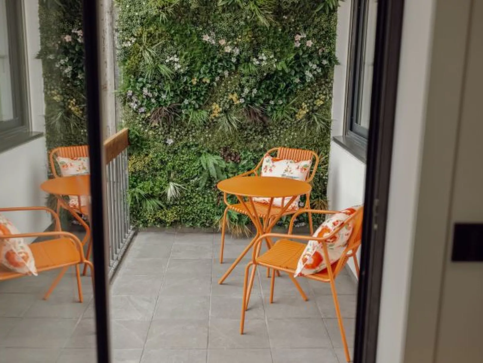 DOWNTOWN PREMIUM with BALCONY by VACATIONY - Outside