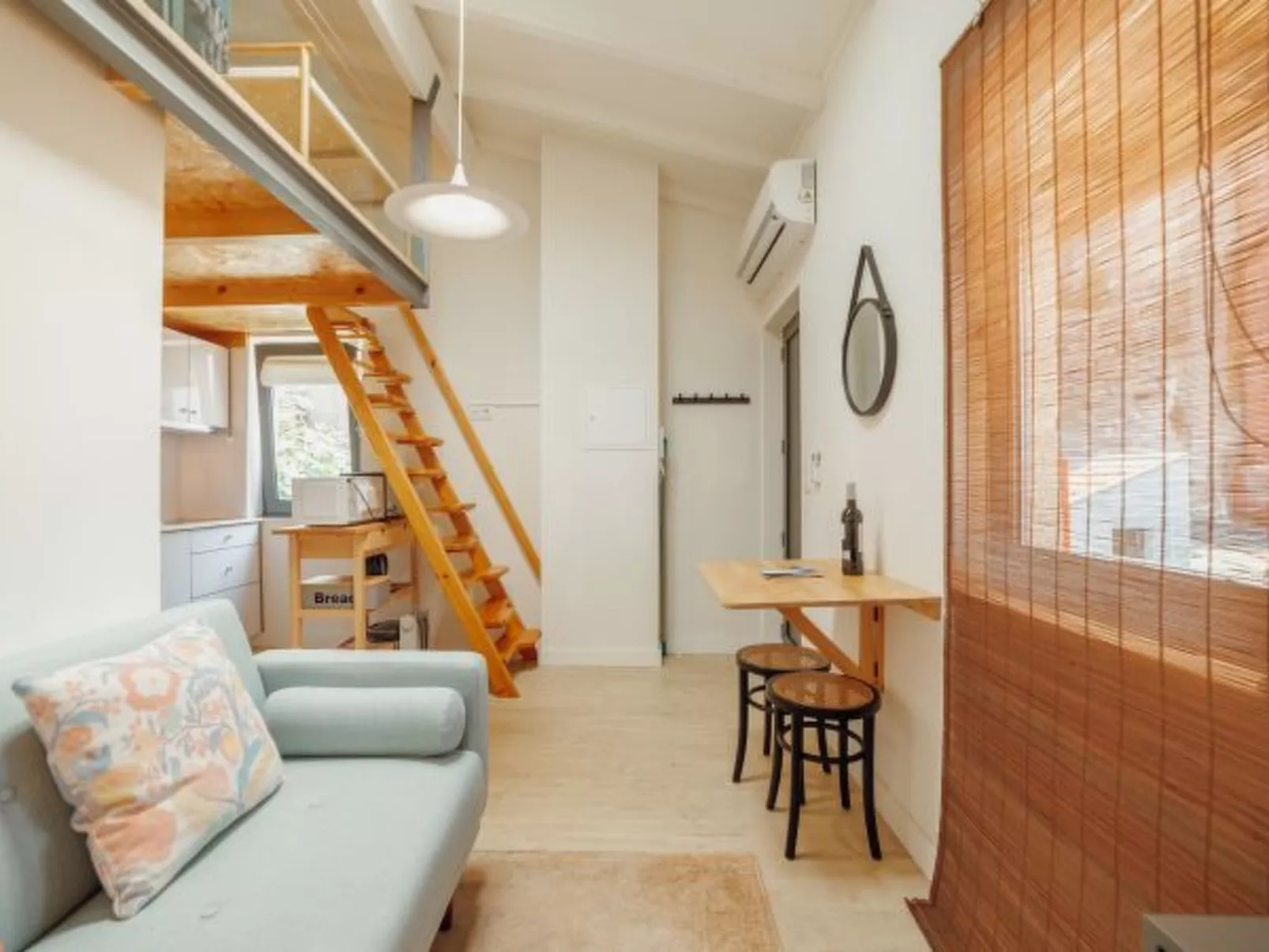 MEZZANINE STYLISH APARTMENT Q by VACATIONY - Inside