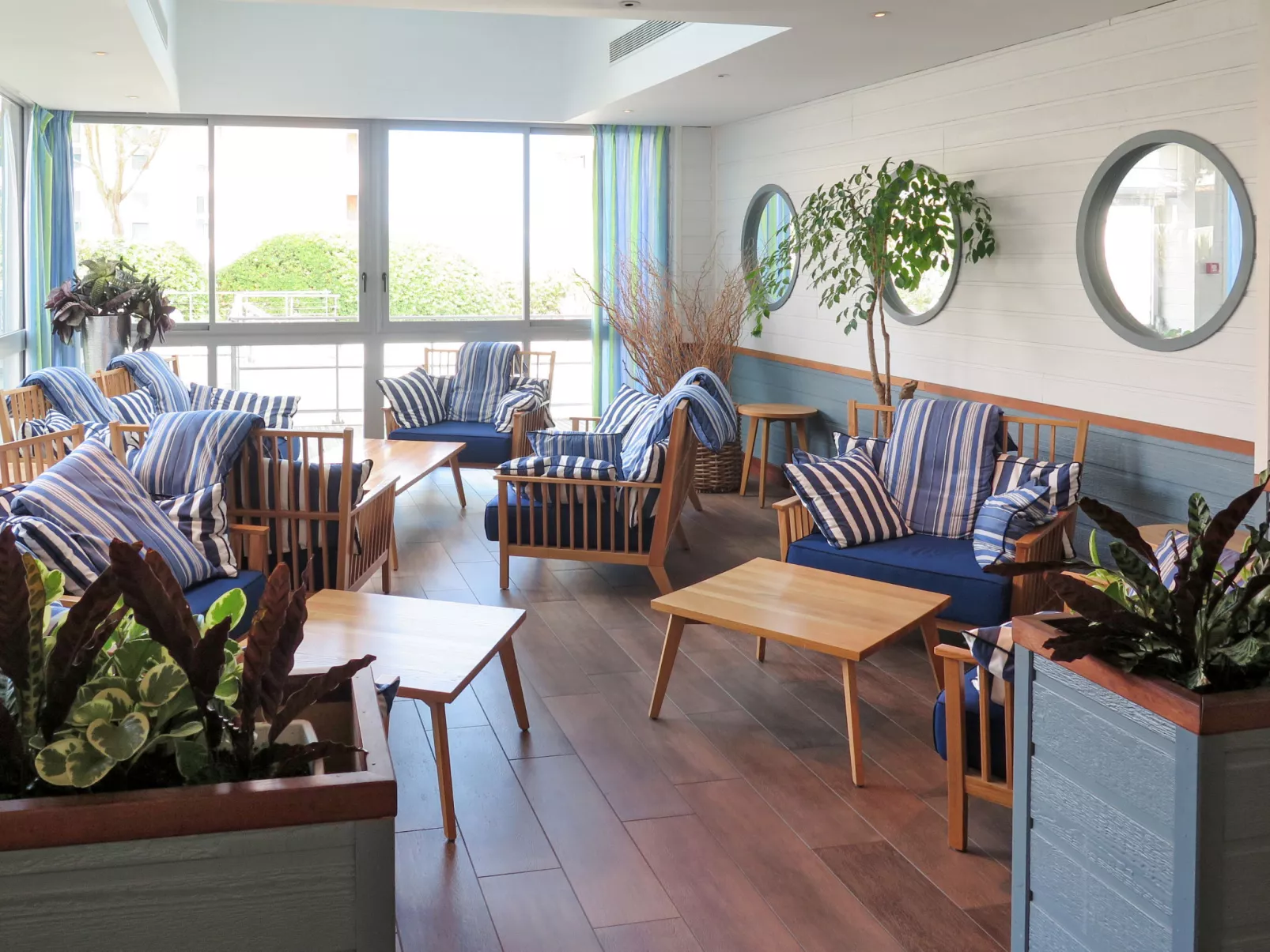 Le Grand Large - Inside