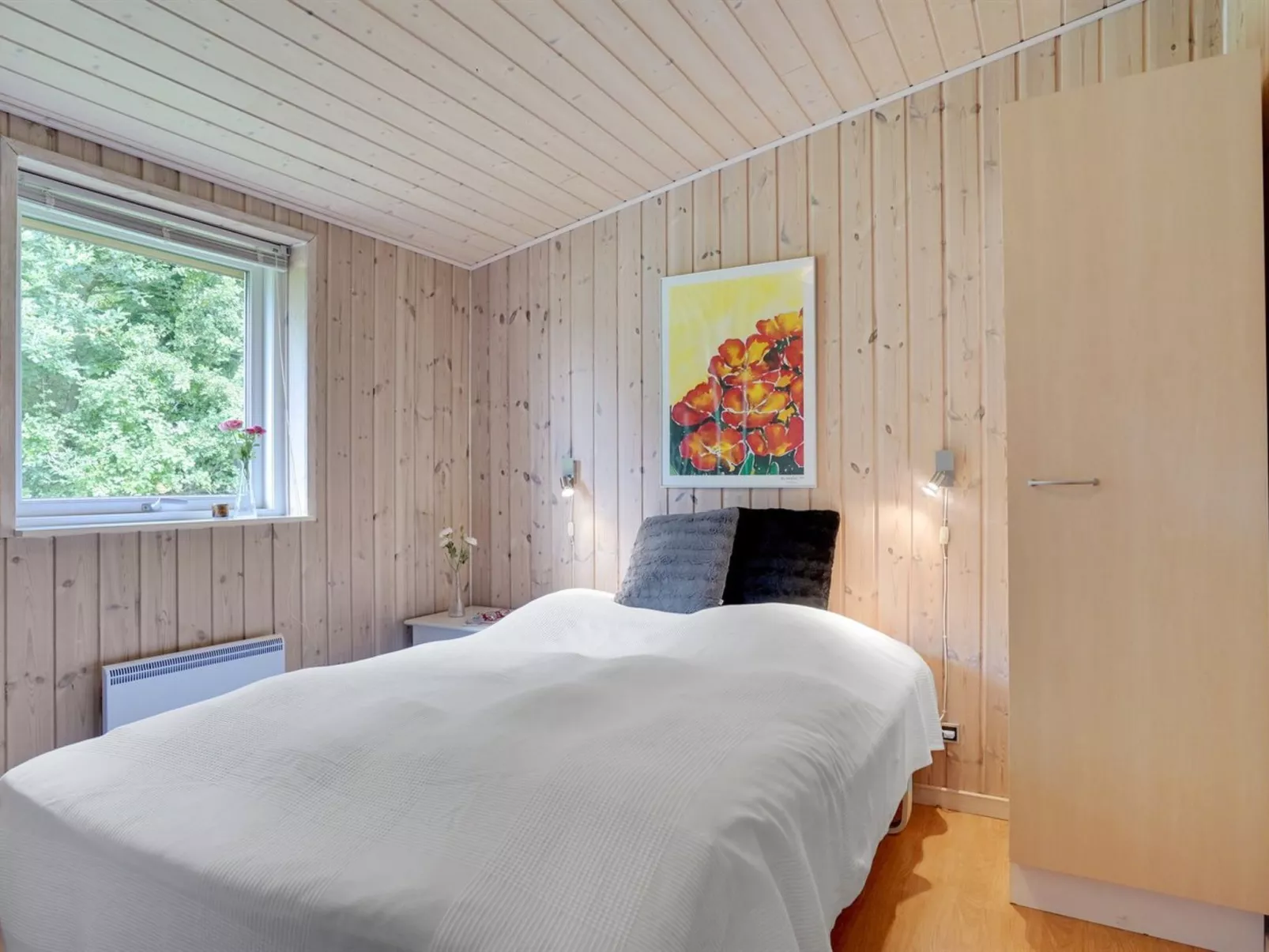 "Alvi" - 400m to the fjord - Drinnen