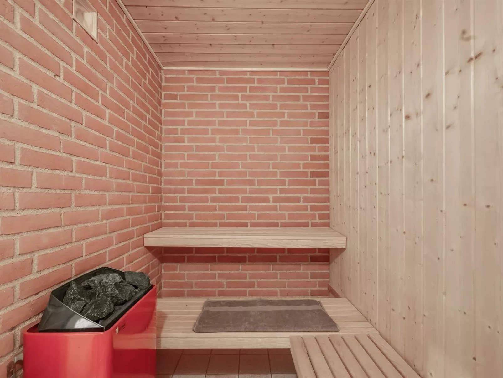 "Salla" - 1.2km from the sea - Inside