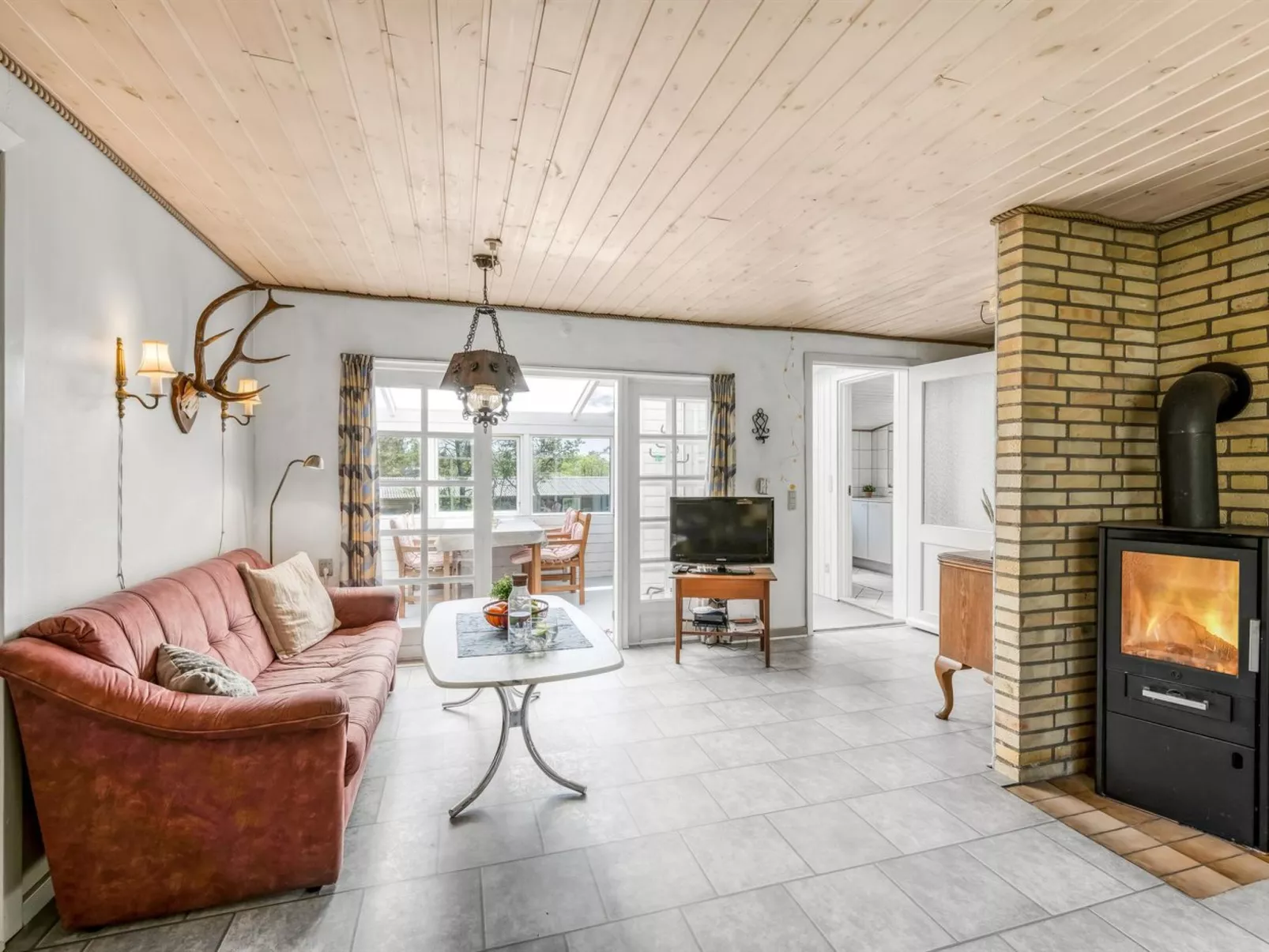 "Jonnhild" - 700m from the sea - Inside