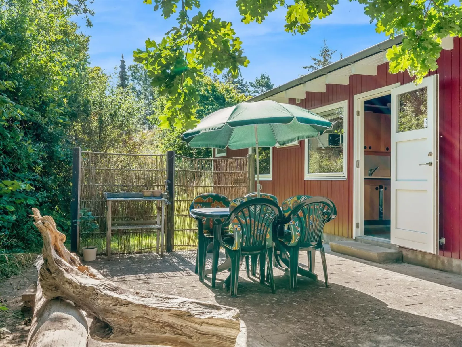 "Elkea" - 150m from the sea - Outside