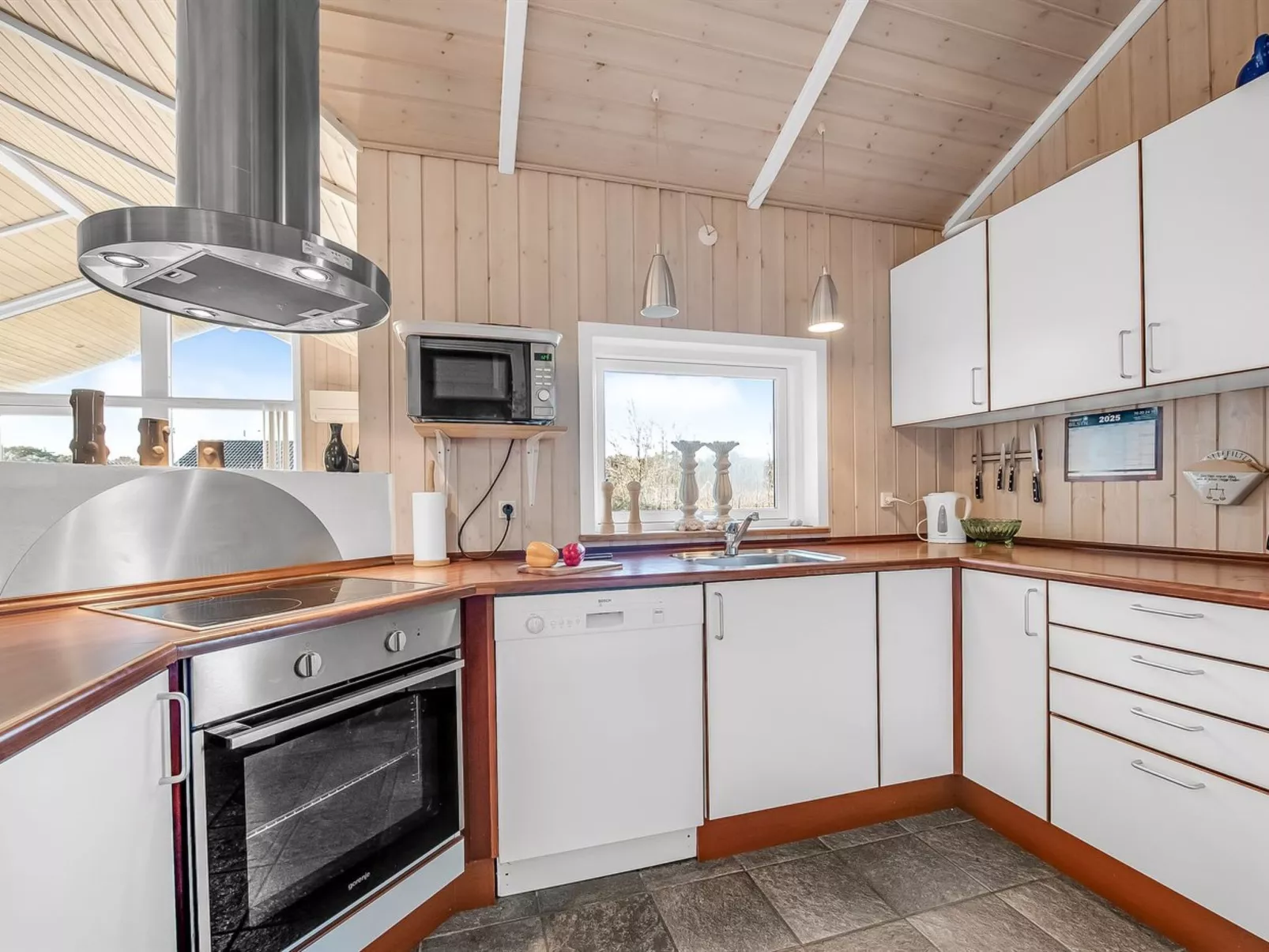 "Asgard" - 800m to the fjord - Inside