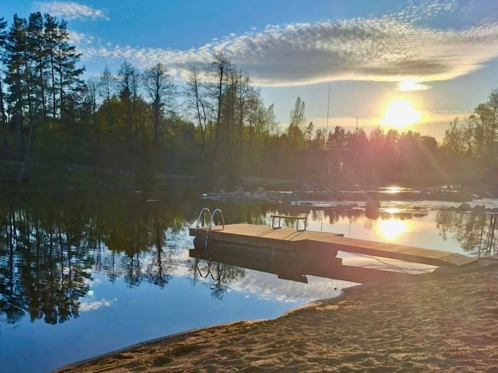 Virtaan väentupa - Inside