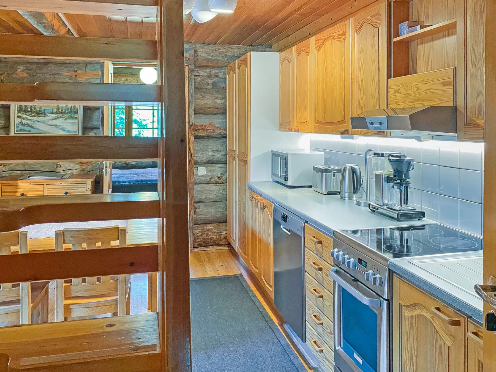 Kuusi-ruka 6 - Inside