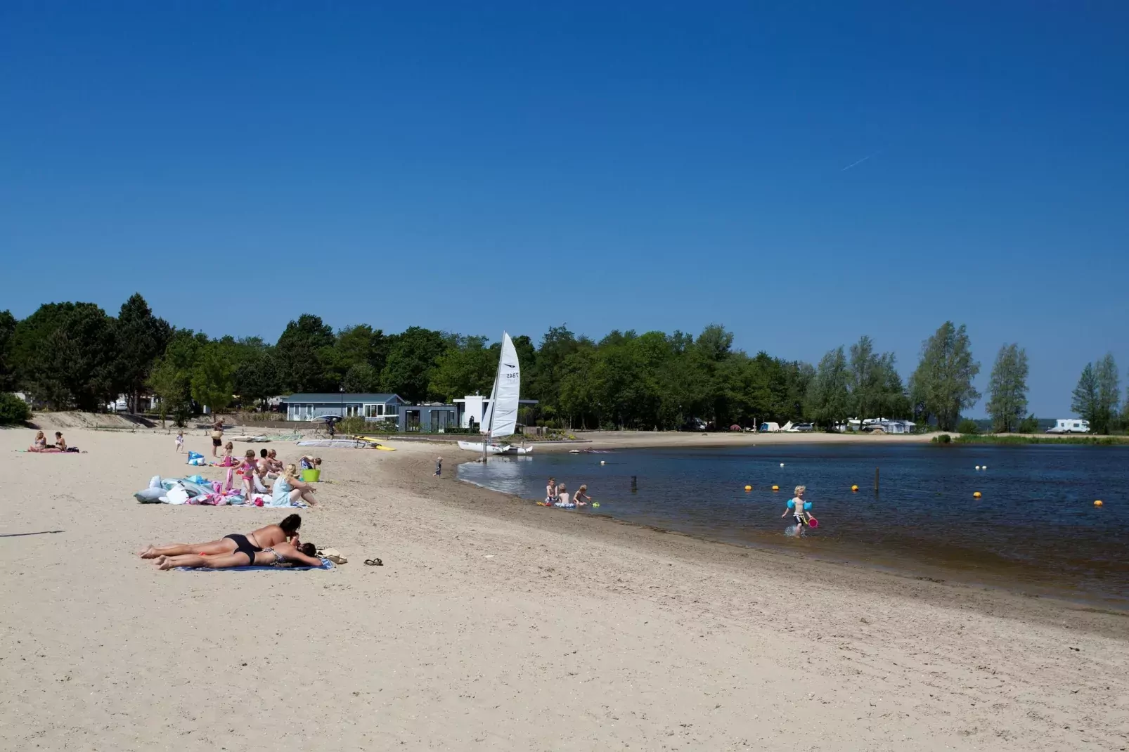 Resort Bad Hoophuizen 18-Gebiete Sommer 1 km