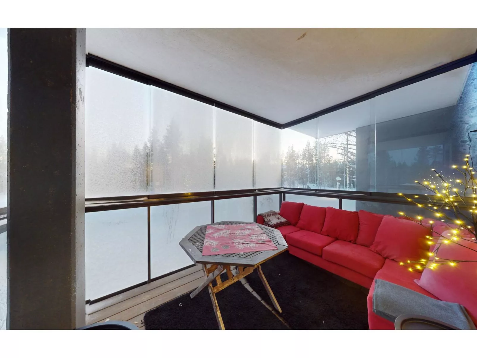 Röllimetsä d 4 - Drinnen