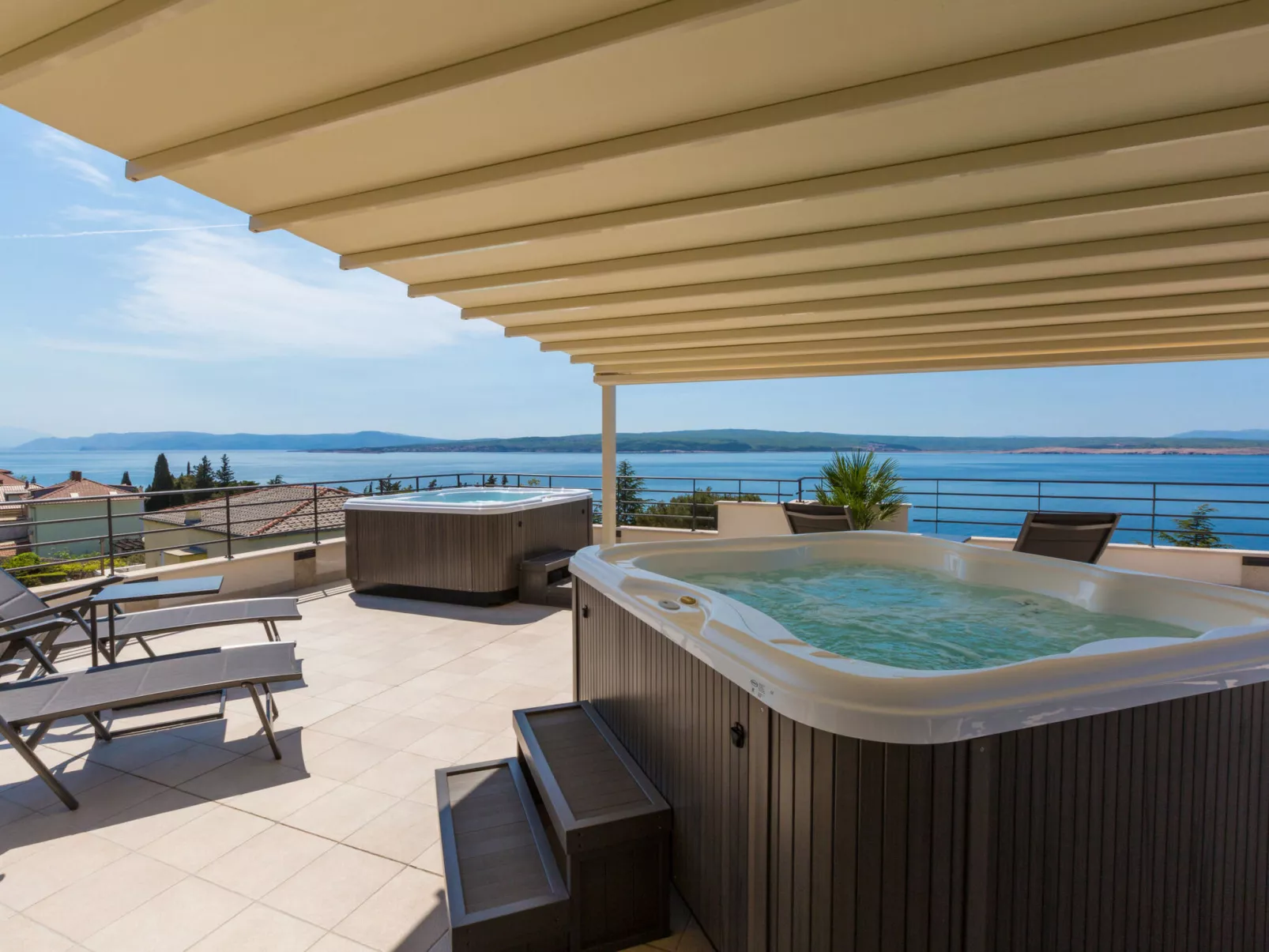 Domino Restaurant 4 / HR-09502-04 - Outside