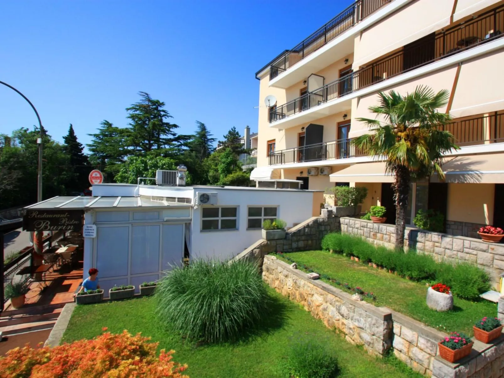 IVANKA 3 / HR-02419-03 - Draußen