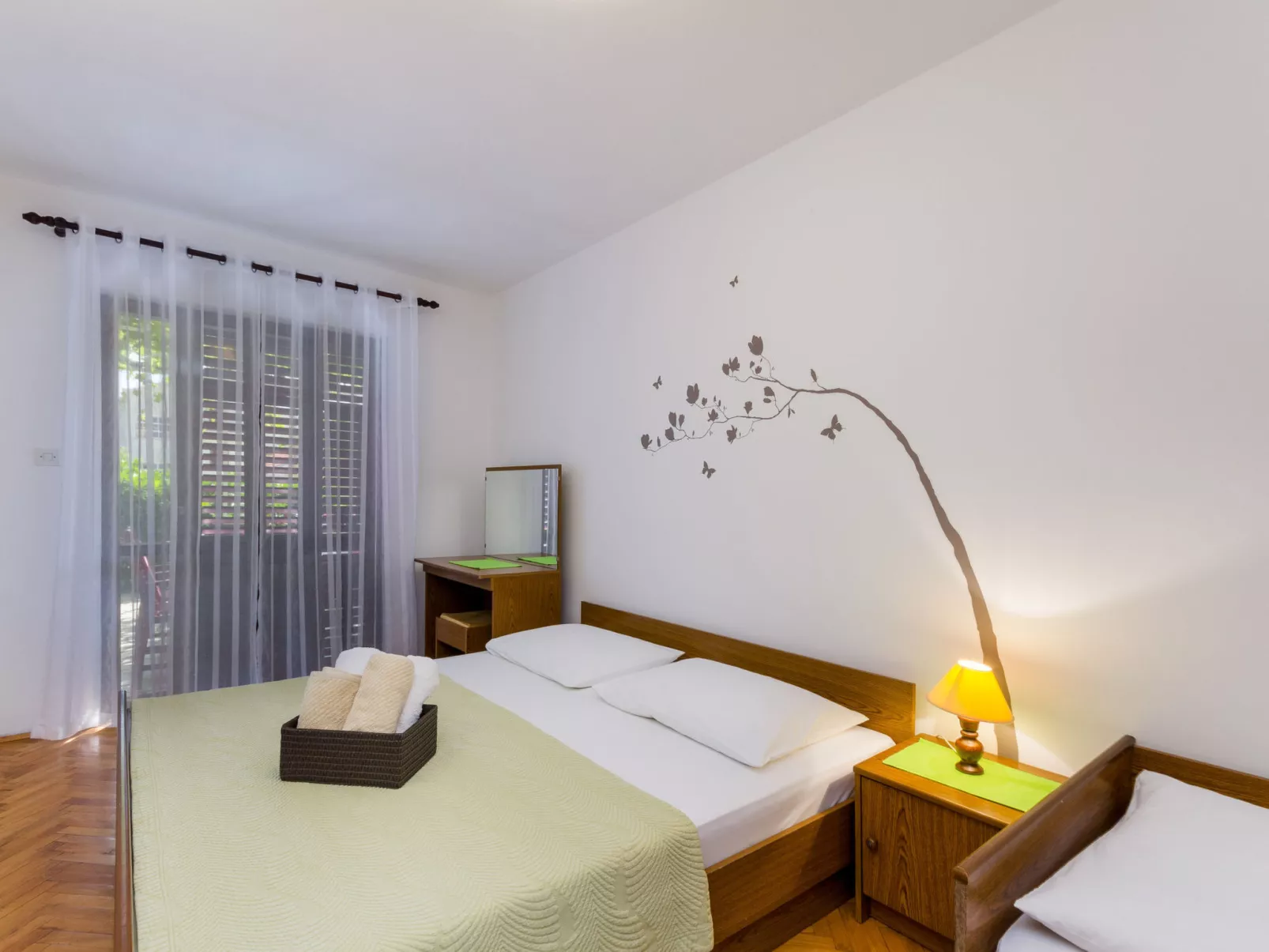 BRUKETA 3 / HR-08079-03 - Drinnen