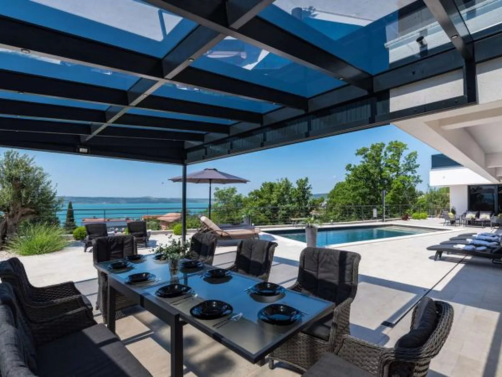 Villa Royal Hill with pool - Image-tags.info