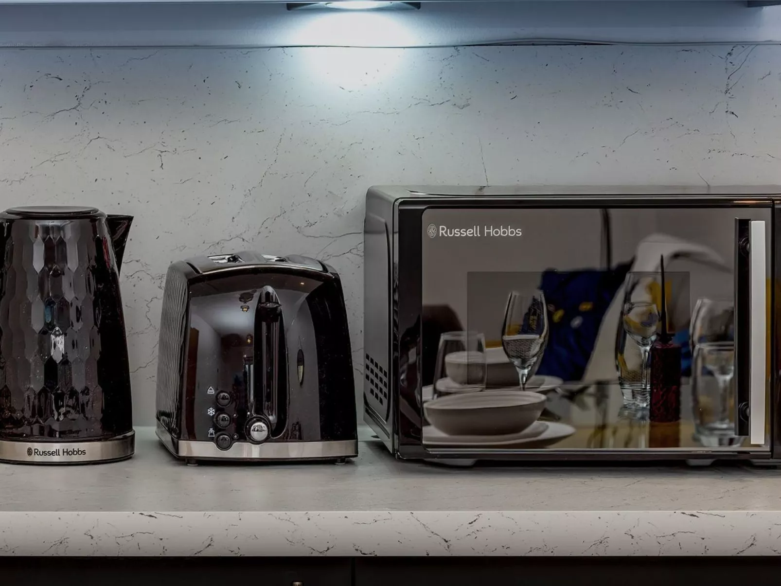 Brandneue, zentrale 2-Zimmer-Wohnung für 6 Gäste - Dedans