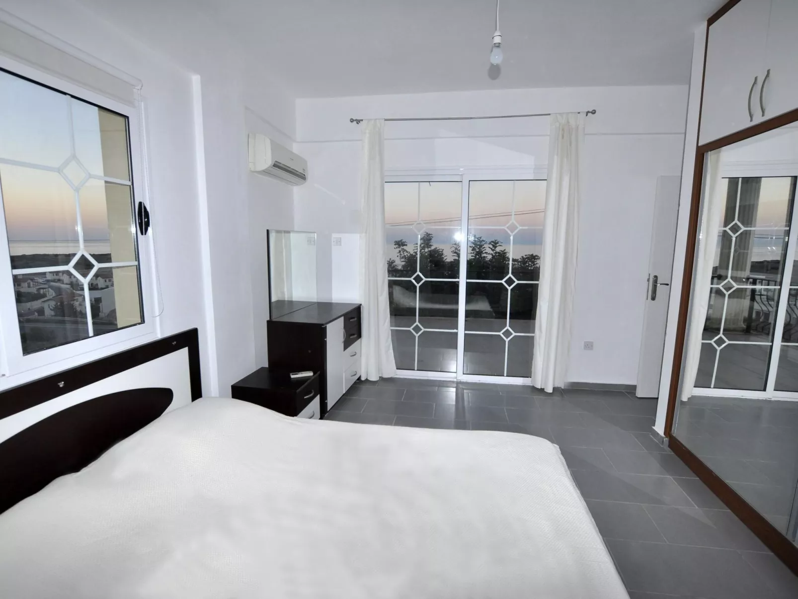 Ferienvilla mit Blick auf das Wasser - Image-tags.info